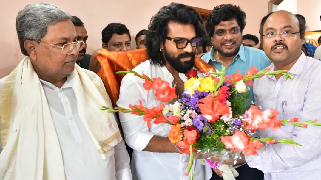 Ram Charan drops in on Karnataka CM Siddaramaiah during 'Peddi' shoot in Mysuru