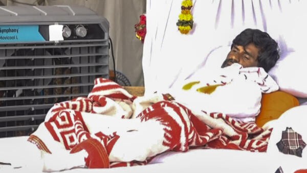 Maratha quota stir | Manoj Jarange-Patil's fast-unto-death enters fourth day, protest paralyses South Mumbai traffic