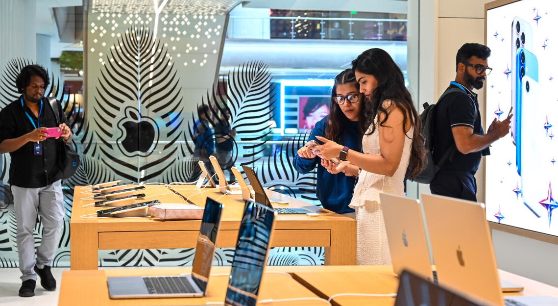 Apple Hebbal Store.