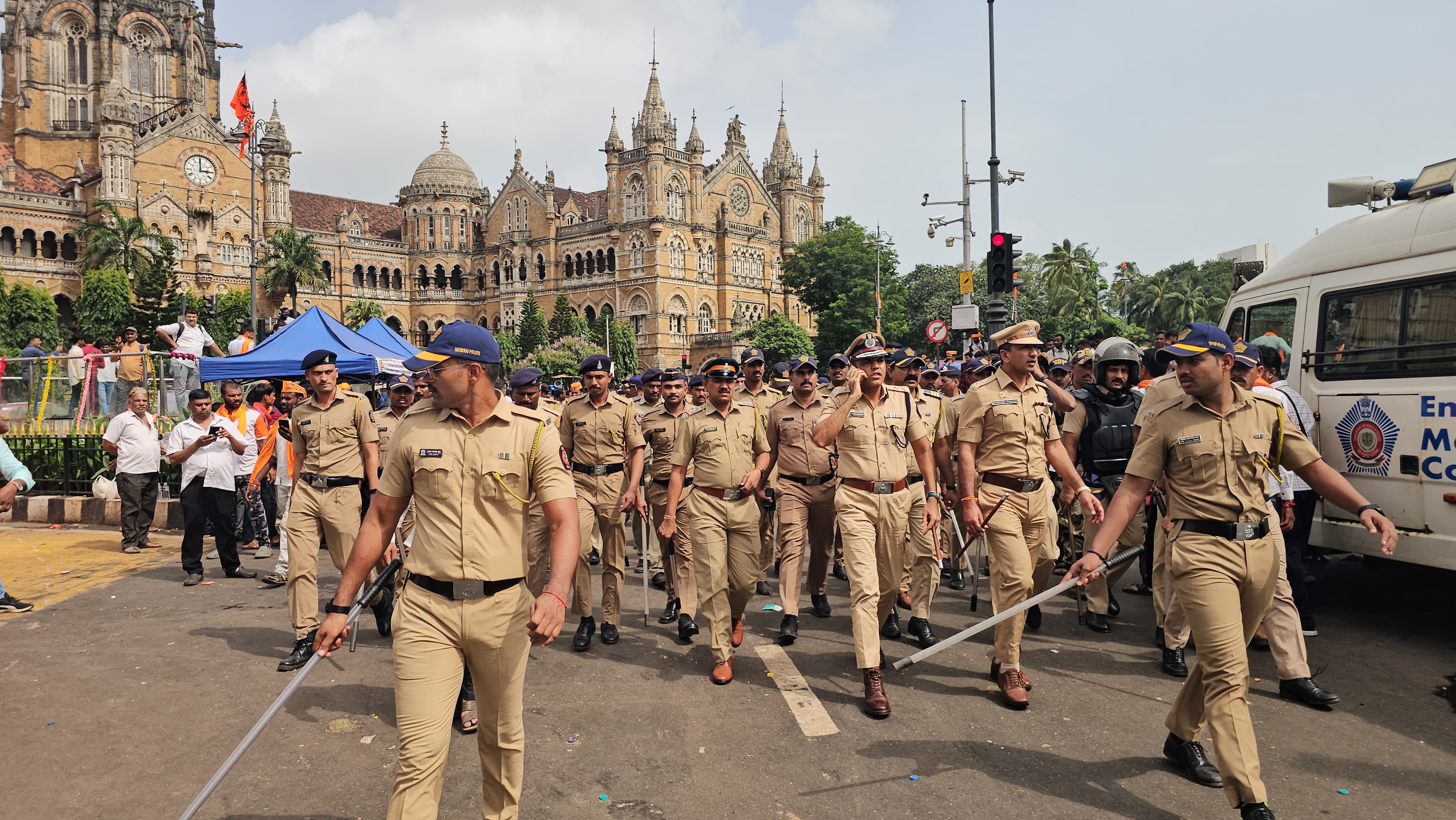 Police swing into action after HC order, ask Maratha protesters to leave Azad Maidan