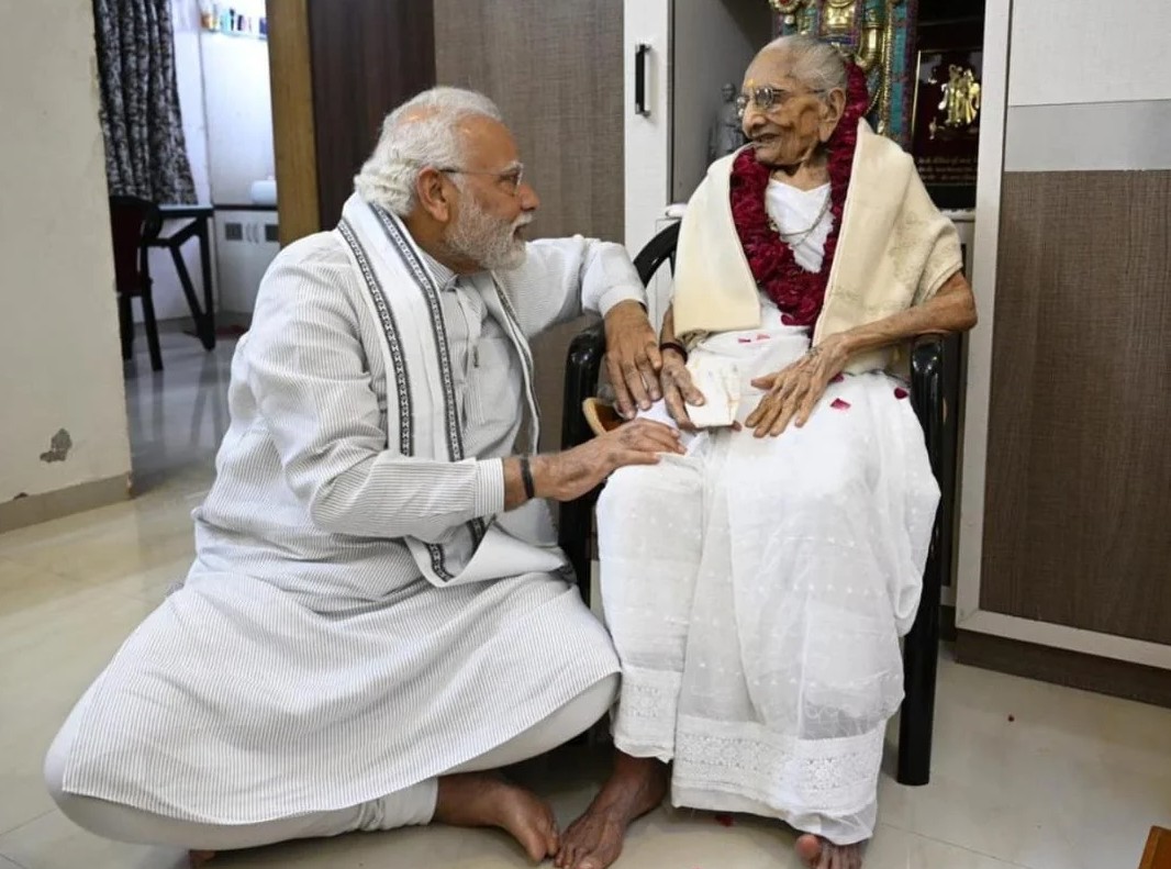 PM Modi with his mother Late Heeraben Modi at her residence.