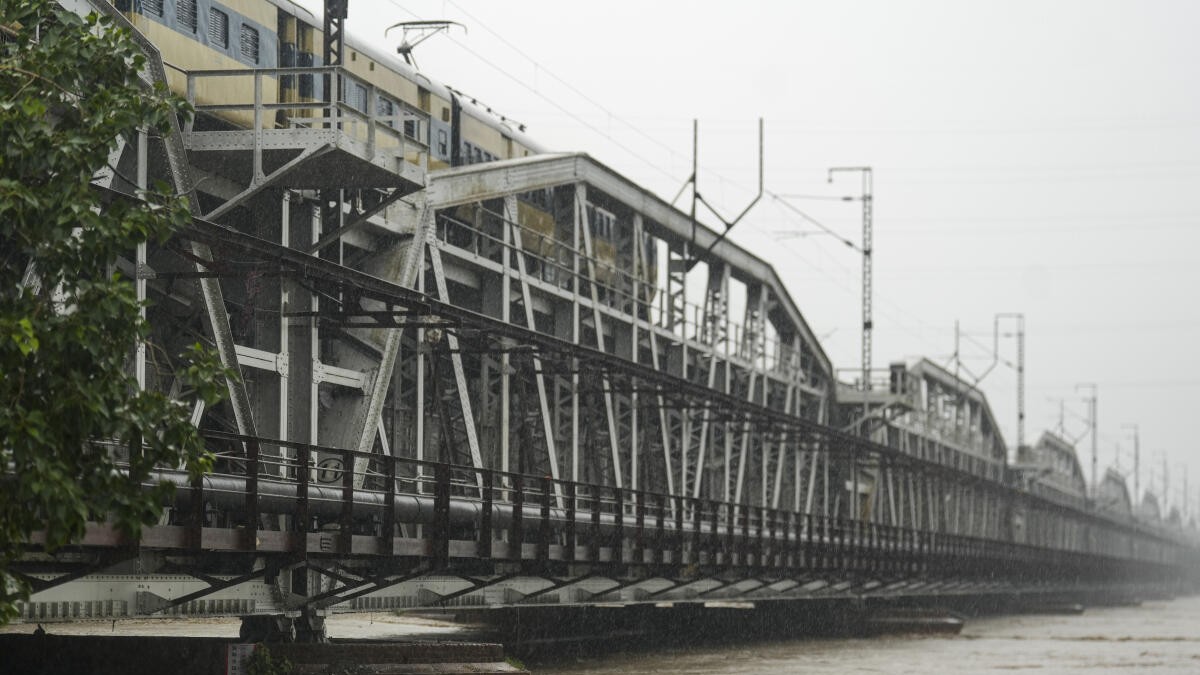Delhi govt activates flood response plan as Yamuna breaches evacuation mark