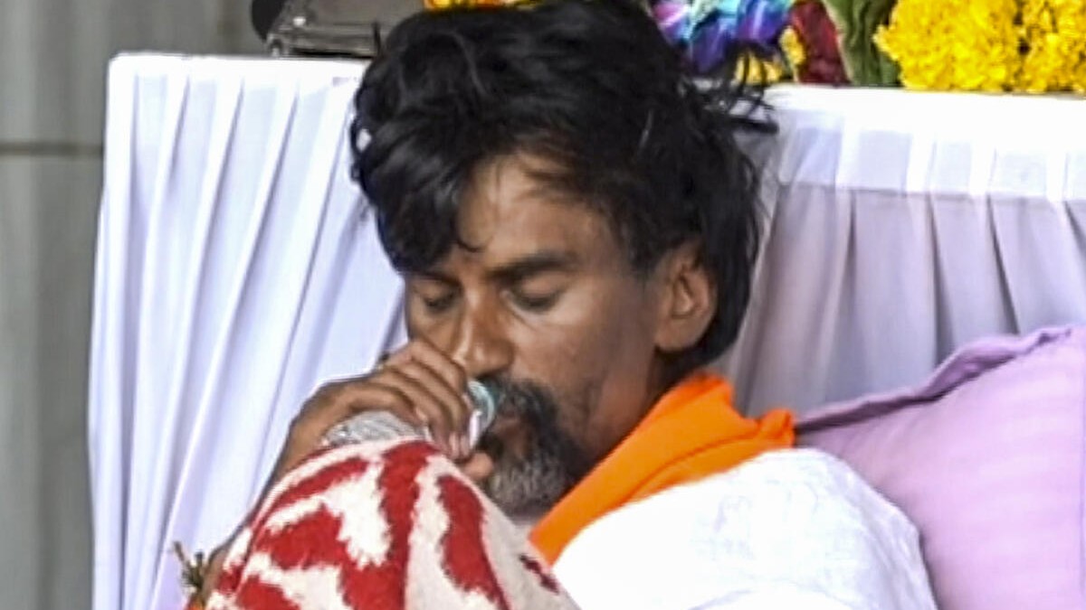 Manoj Jarange has dehydration and low blood sugar, given IV fluids: Doctors