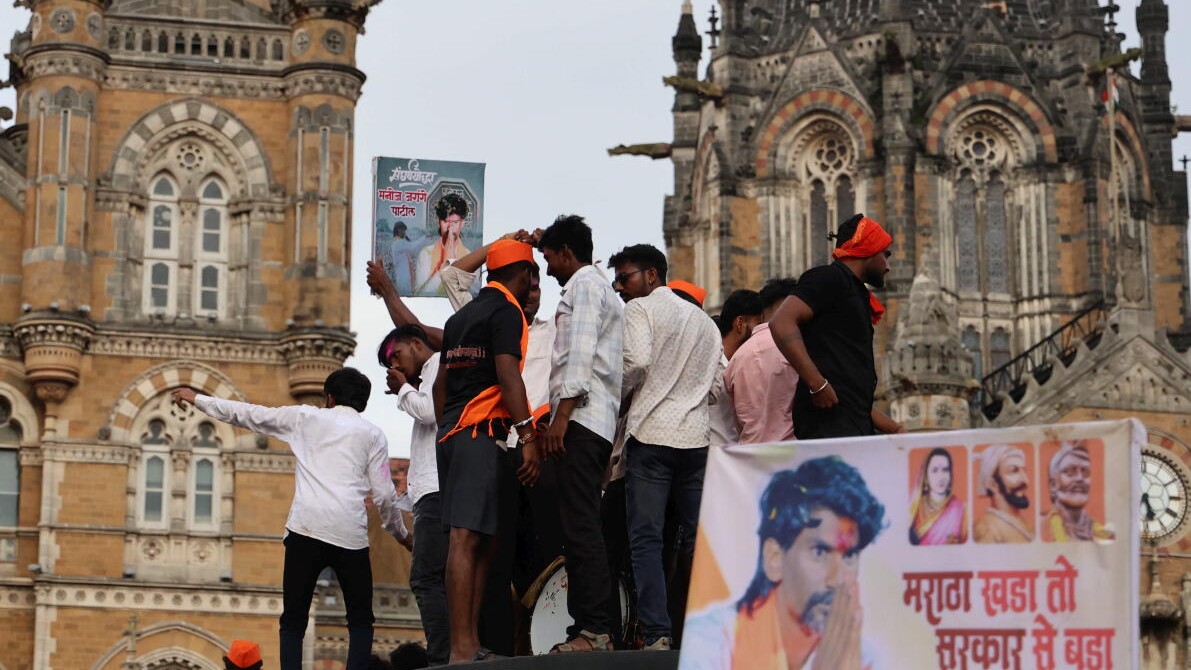 Maratha quota stir | 'Who will pay for damage caused to public properties': Bombay High Court asks Manoj Jarange