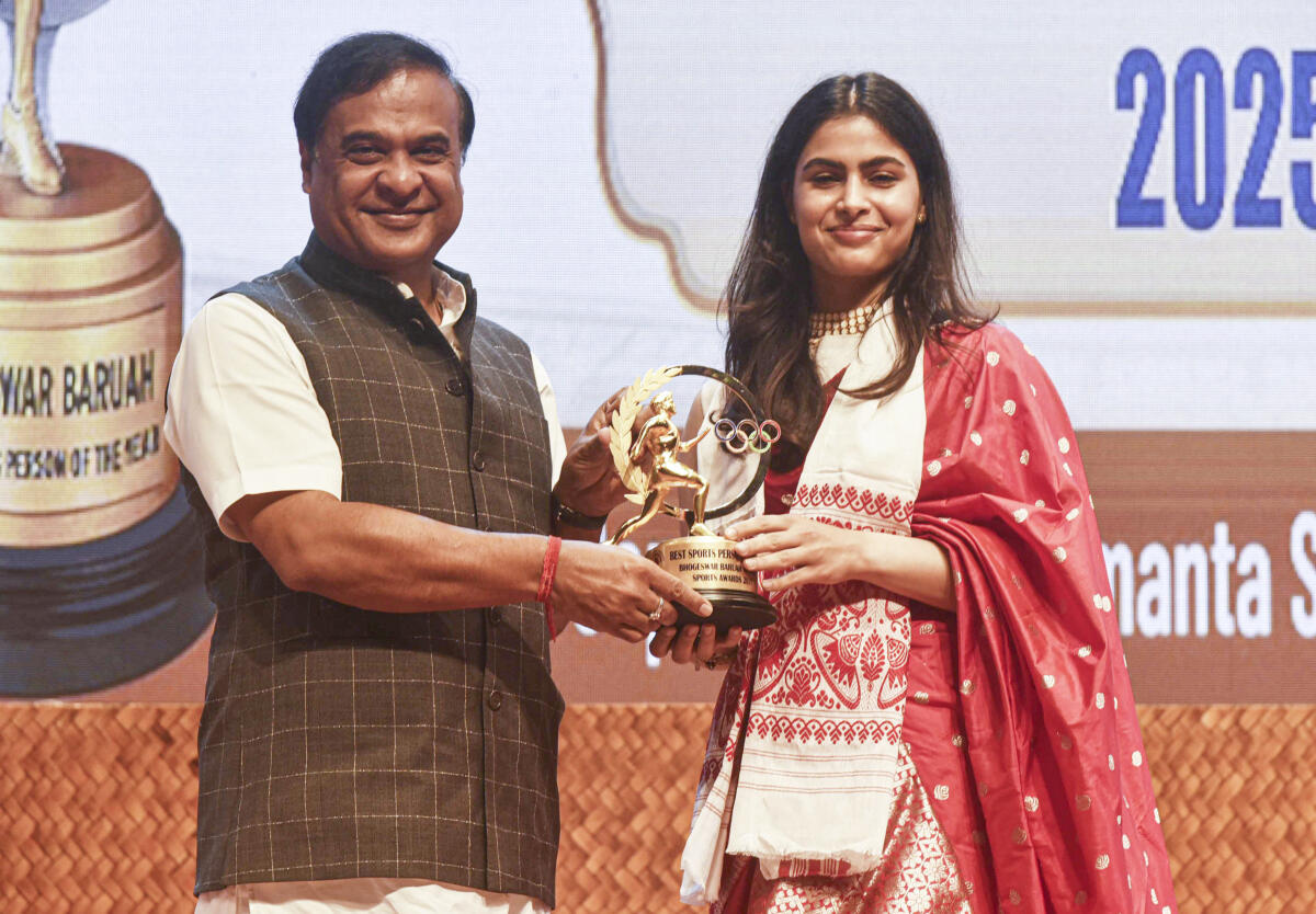 Guwahati: Assam Chief Minister Himanta Biswa Sarma confers Bhogeswar Baruah National Sports Award on double Olympic-medallist shooter Manu Bhaker during an event, in Guwahati.