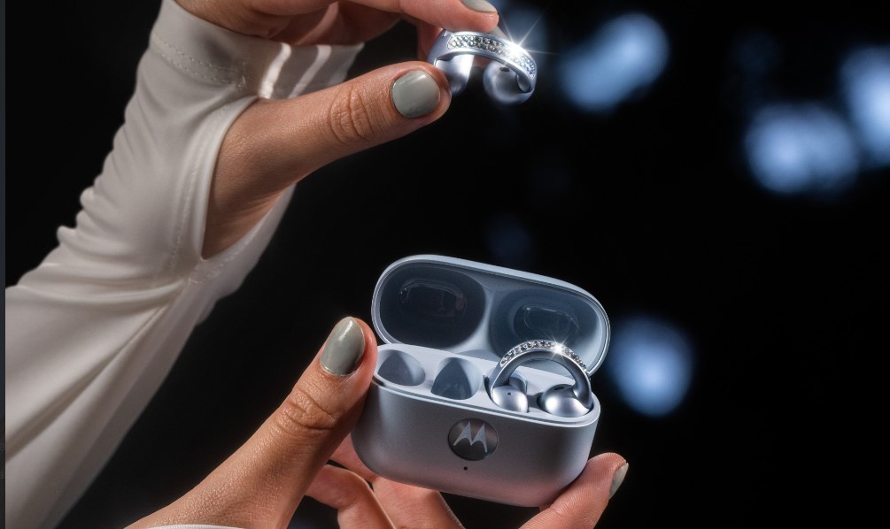 Moto Buds Loop Swarovski Edition.
