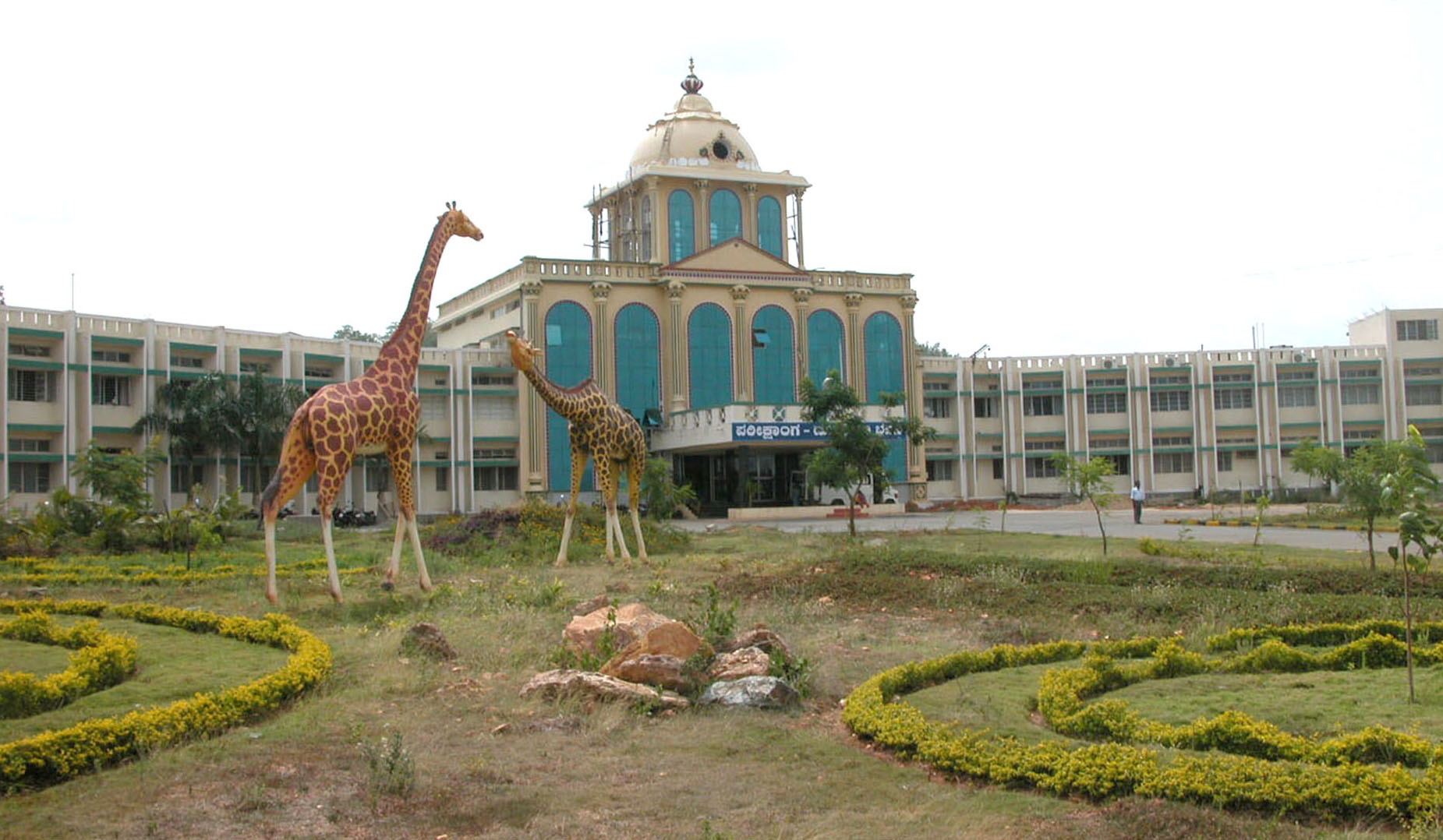 KU among top 3 public varsities in Karnataka