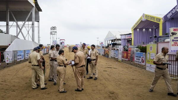 Mumbai Police beefs up security amid WhatsApp threat call of '34 human bombs entering city'