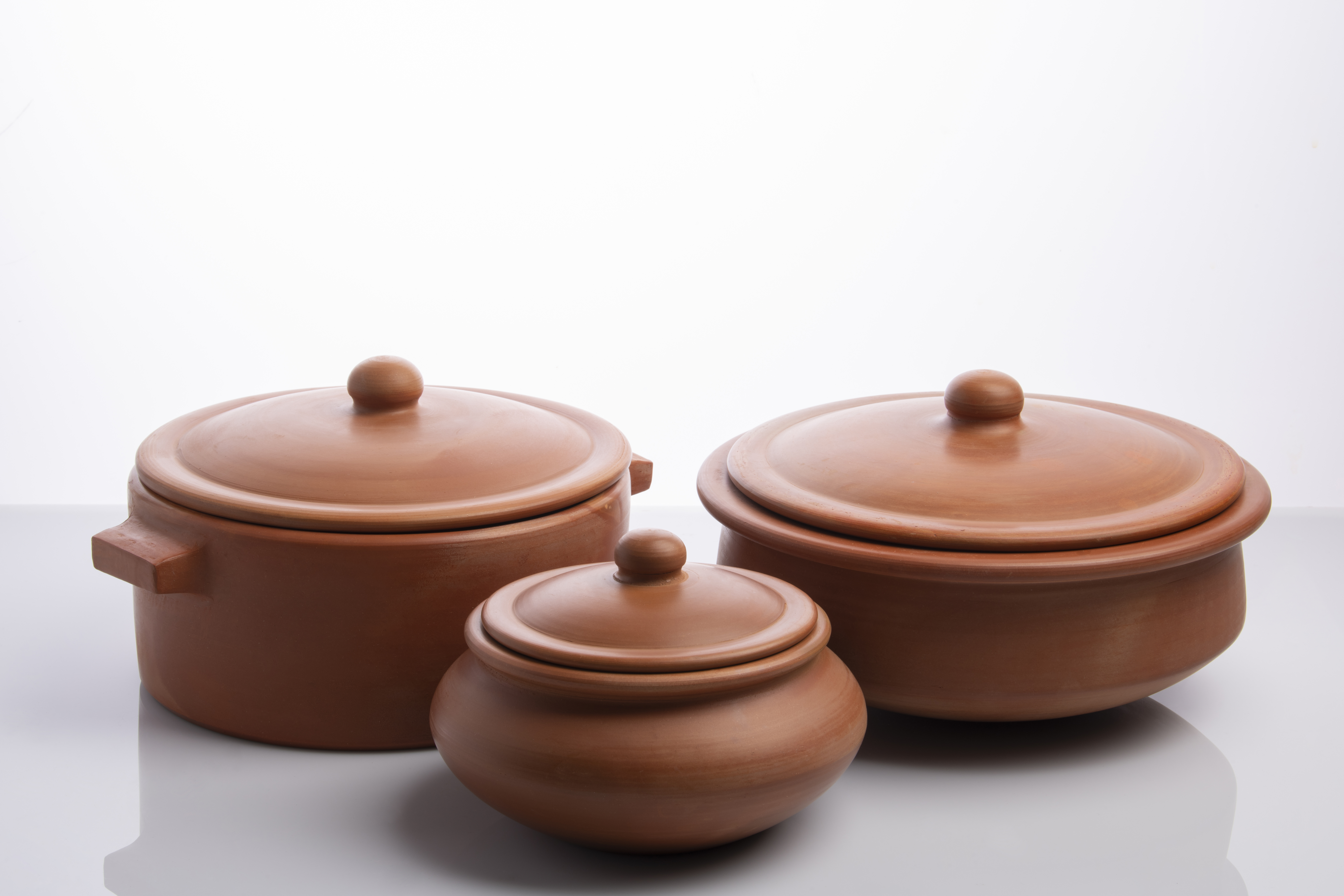Clay cook and serve ware