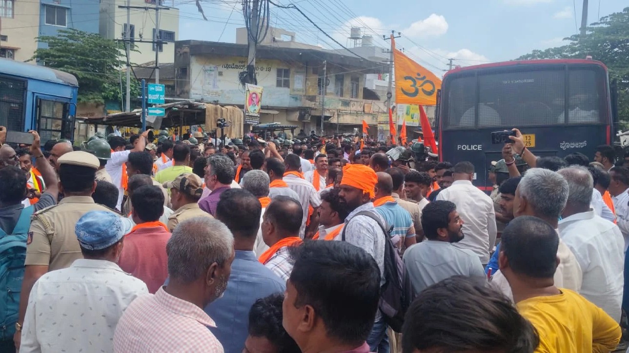 Communal clash during Ganesha procession: Tension prevails in Maddur town; 21 taken into custody