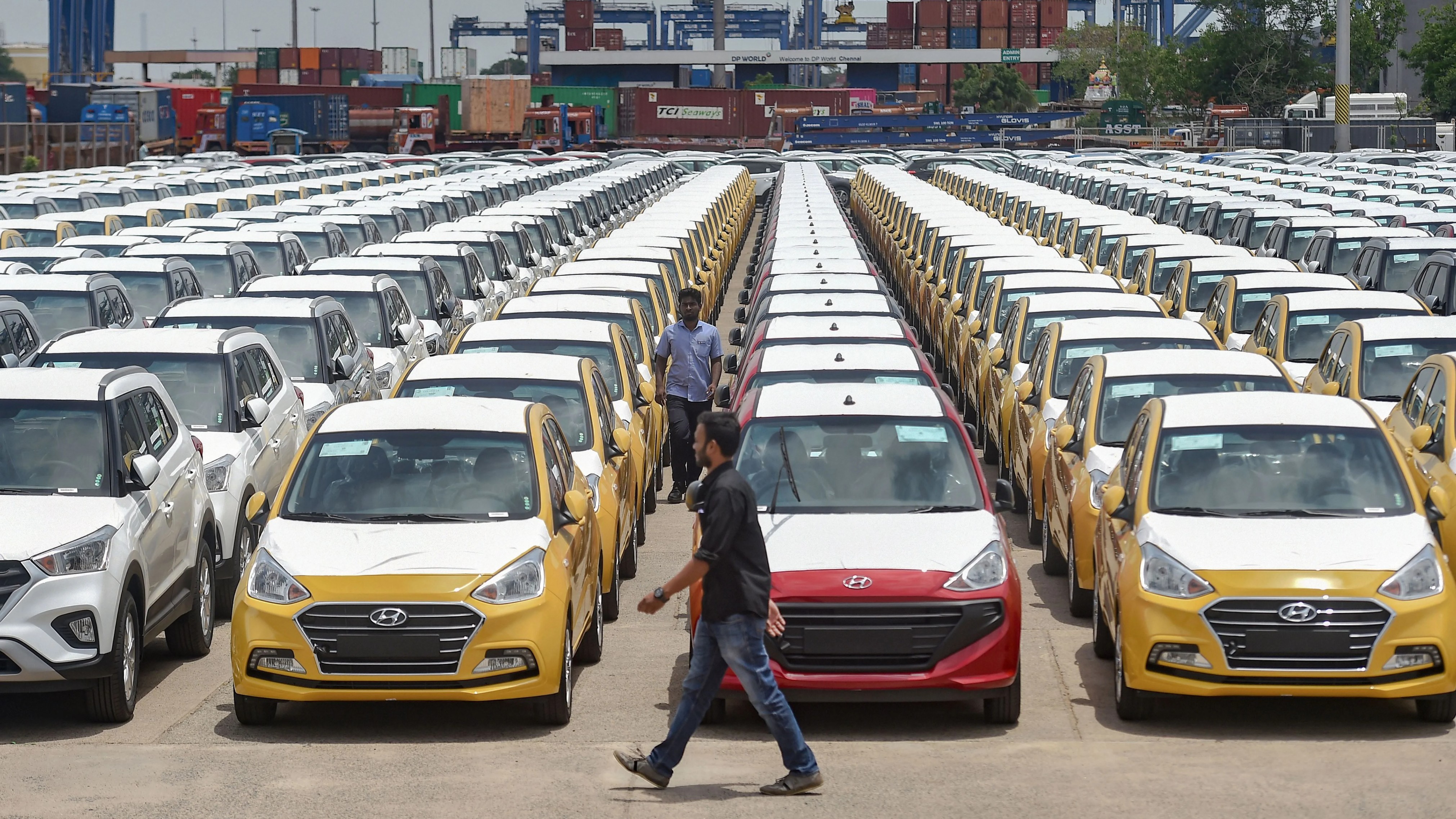 August car sales fall as customers await GST cut: FADA