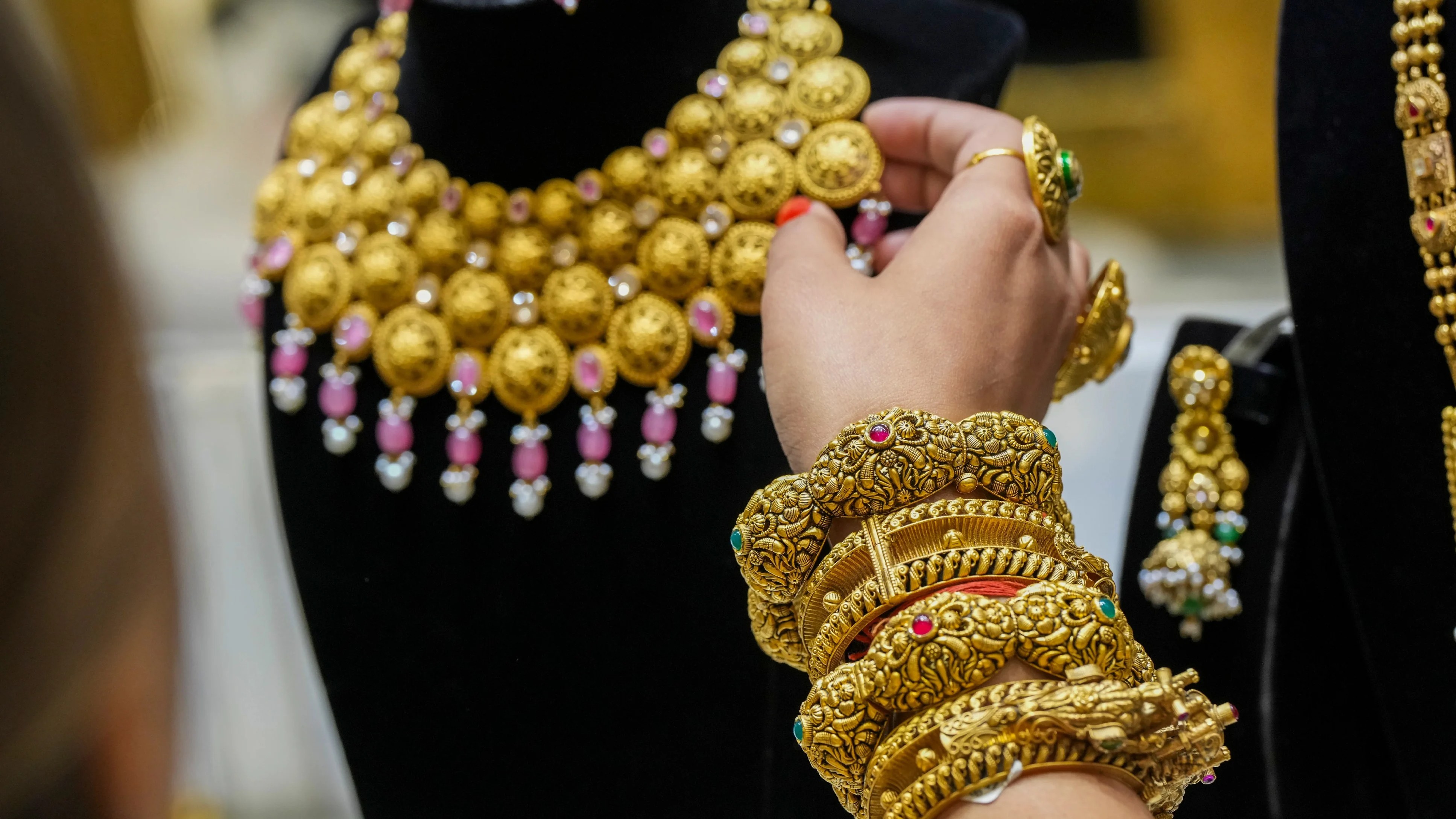 Gold retreats from record highs; declines Rs 606 to Rs 1,07,122/10 g on profit-booking