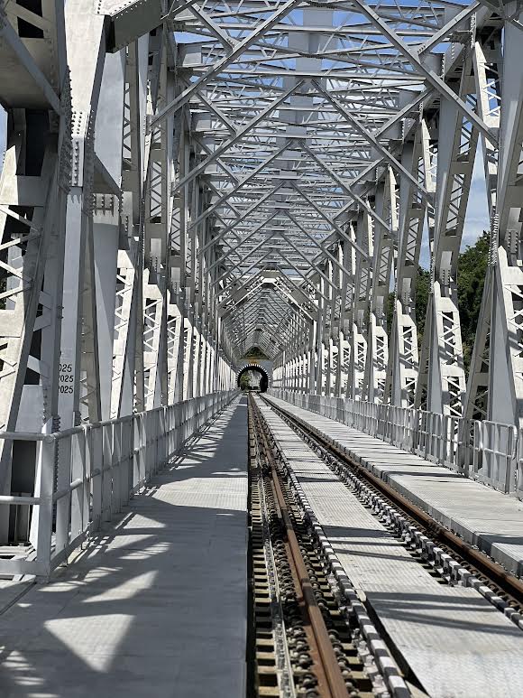 The longest tunnel in the rail line covers 1.868 km