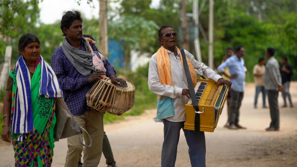 The nomadic and semi-nomadic SC communities in Vijayanagara and Koppal district are native Telugu speakers. They are religious alms-seekers by profession.