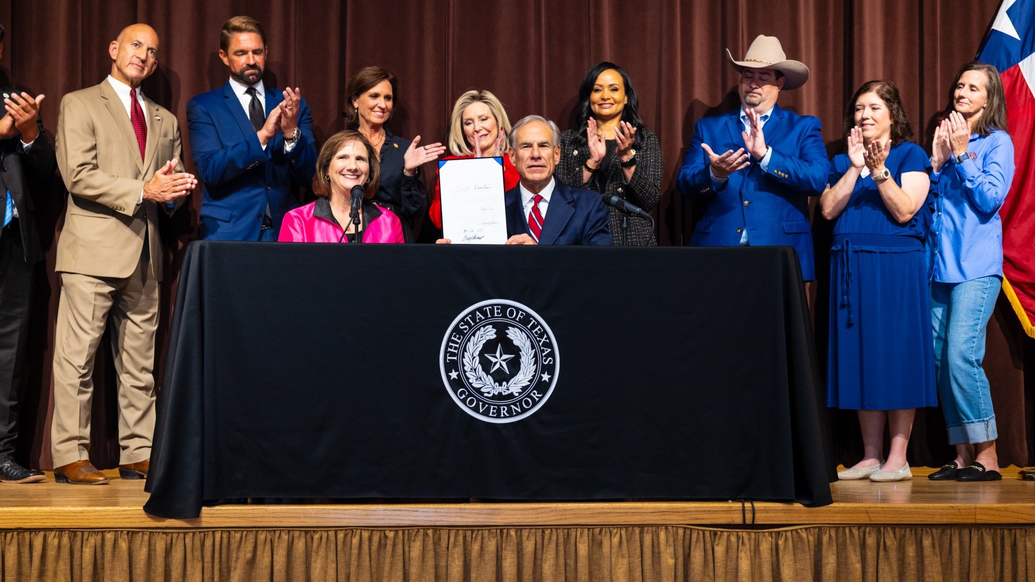 Texas governor announces ban on Sharia law, urges reporting of compliance attempts