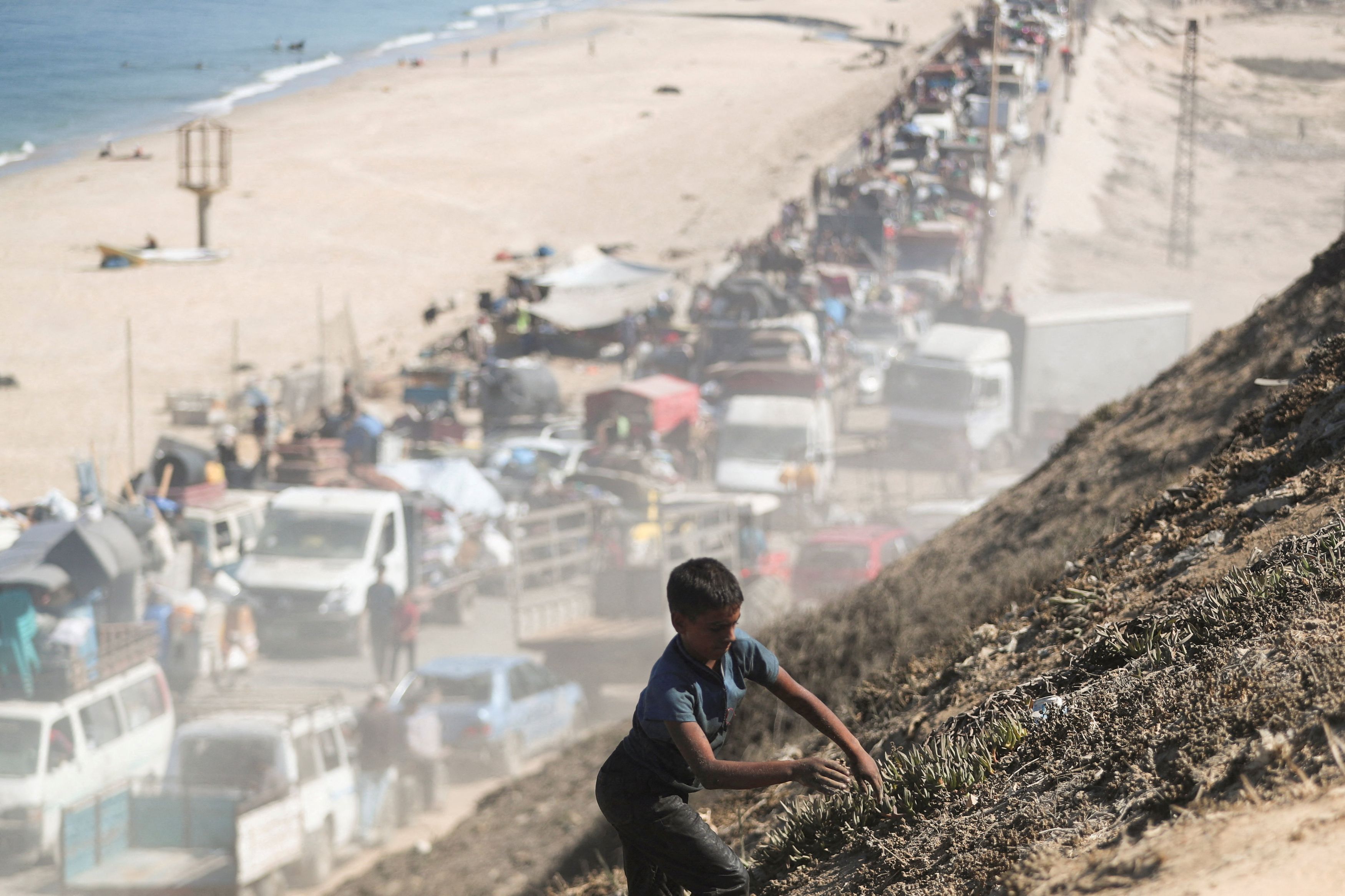 Displaced Palestinians, fleeing northern Gaza move southward, in the central Gaza Strip