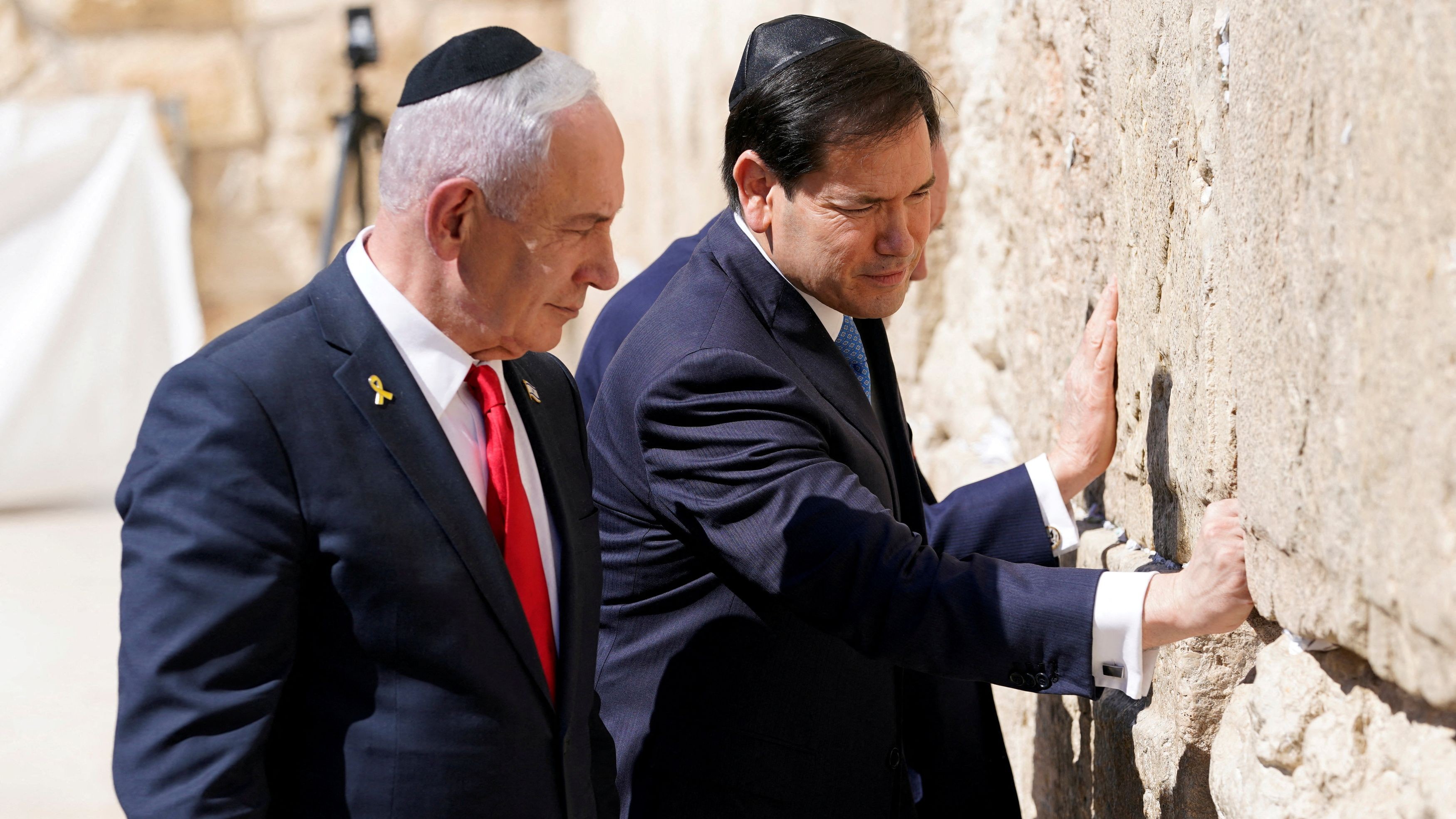 Israel intensifies Gaza City bombing as Rubio arrives