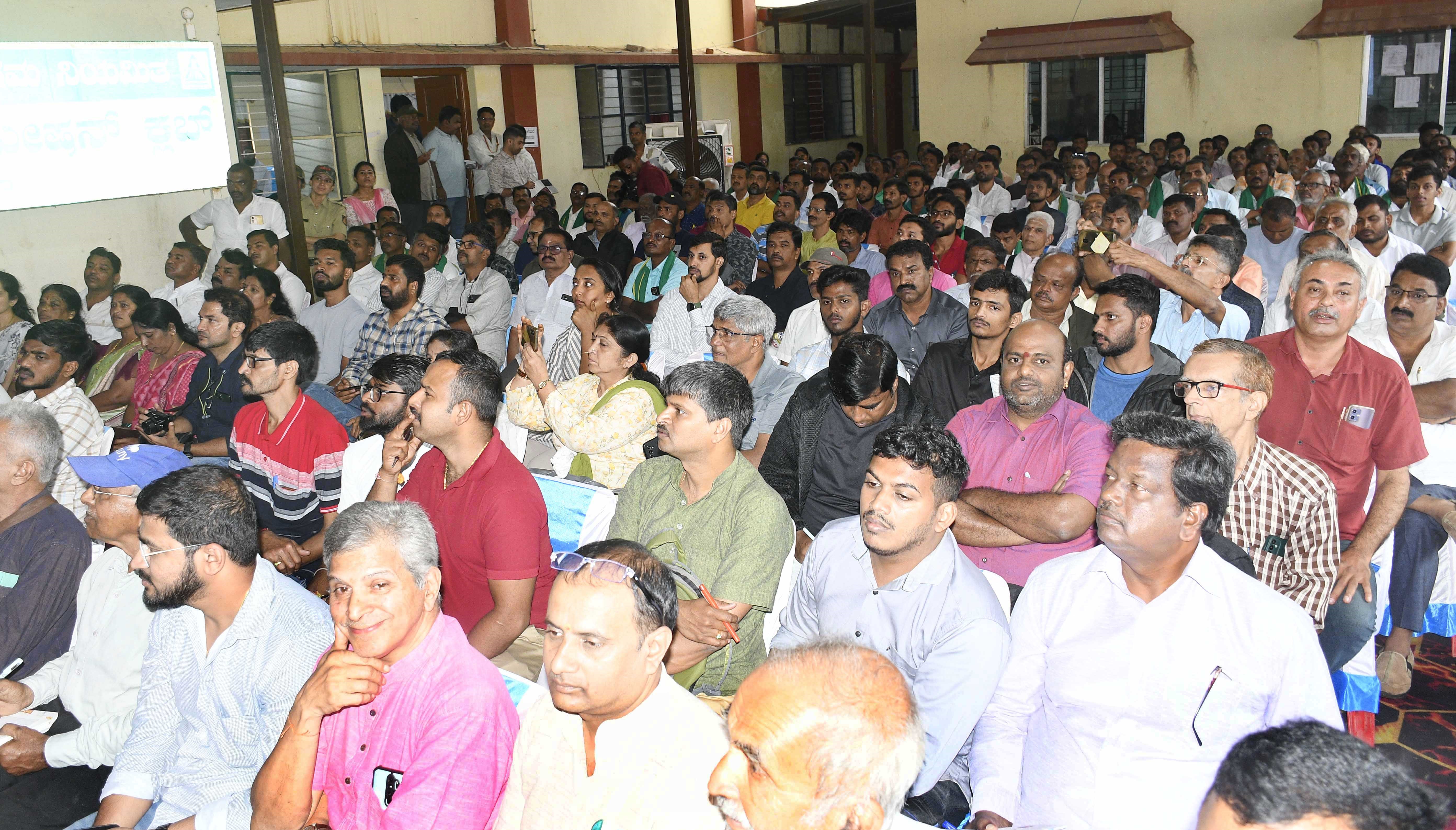 DC assures to convey people’s concern over Sharavathi to MoEF