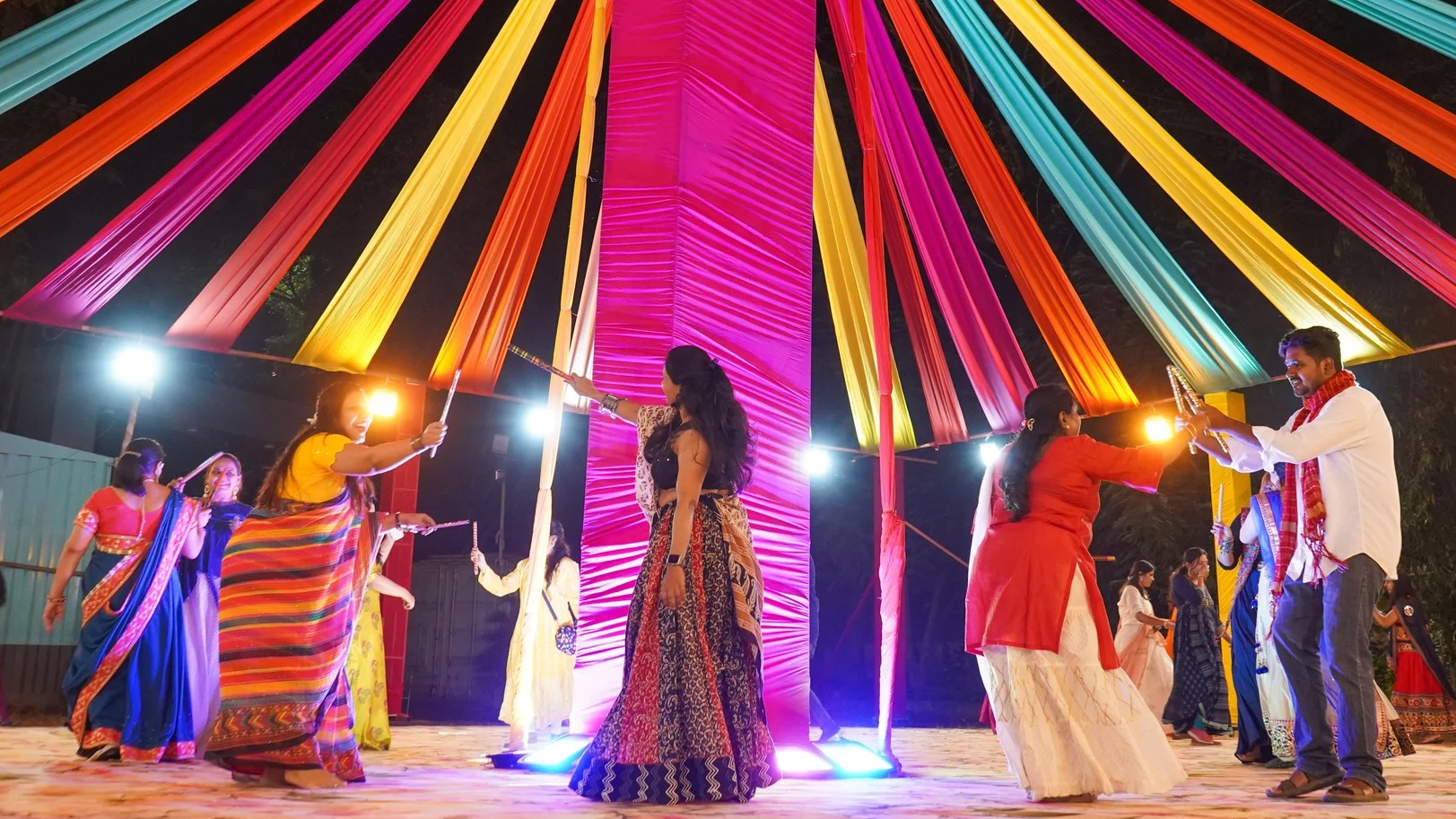 Board 'banning' garba at site near mosque comes up in Gujarat town; 2 Muslim leaders booked