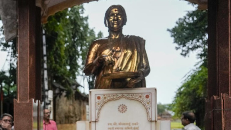 Unidentified miscreants throw red paint on bust of Meenatai Thackeray at Shivaji Park in Dadar