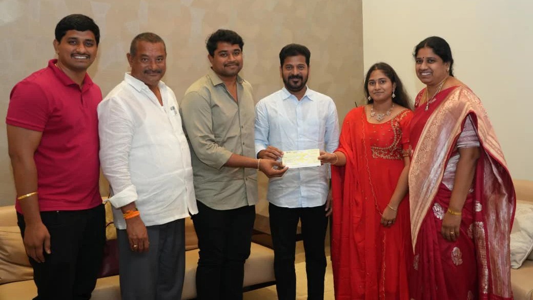 Congress MLA Bathula Laxma Reddy in Telangana donates Rs 2 crore for farmers' cause