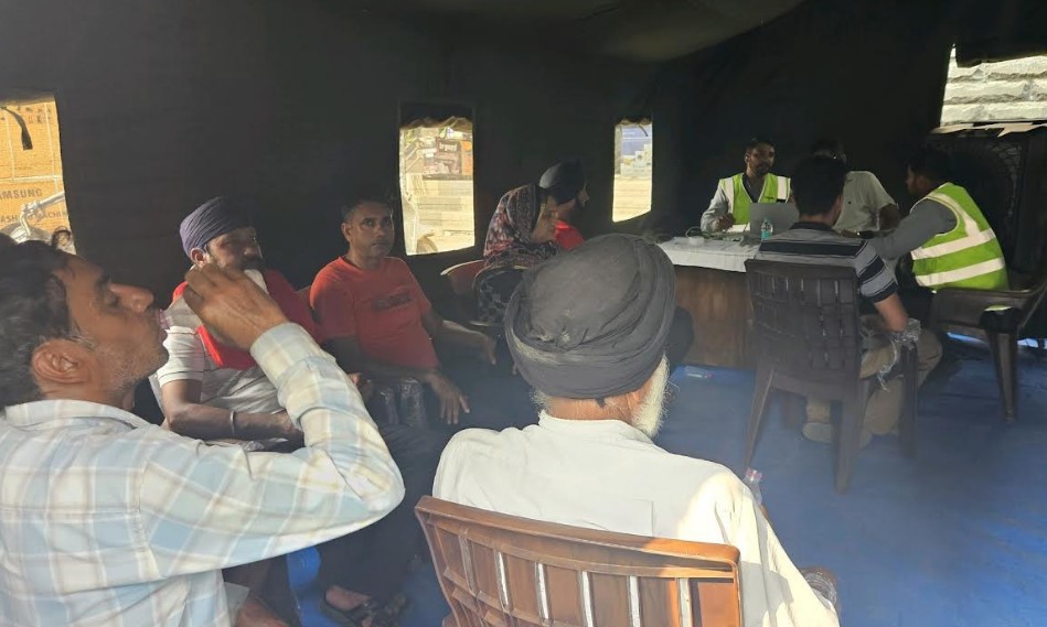 Samsung sets up relief tents in Punjab.