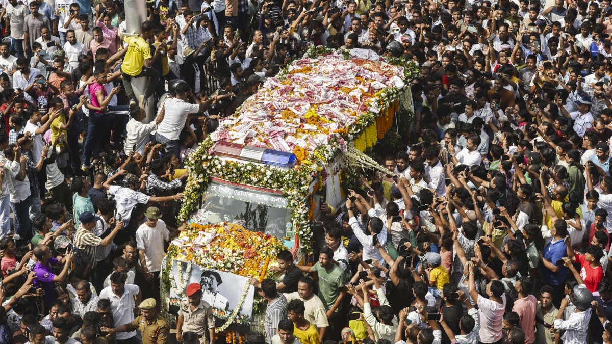 Thousands rush to pay last tributes to Assam's cultural icon Zubeen Garg 