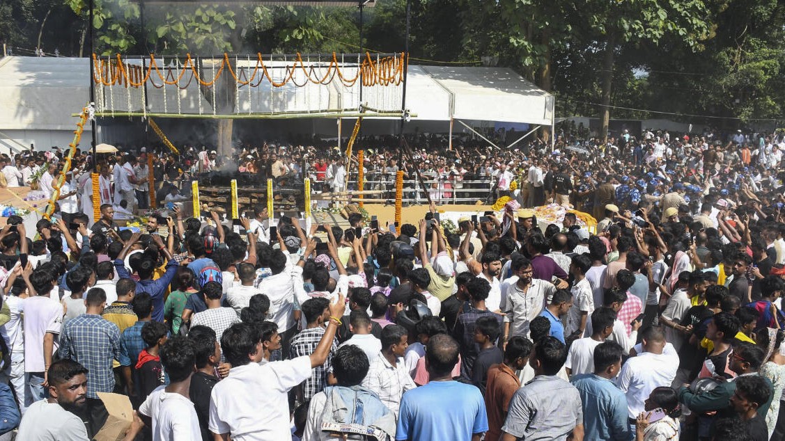 Fans bid adieu to Zubeen Garg by singing Mayabini as 21 gun salute honours the icon