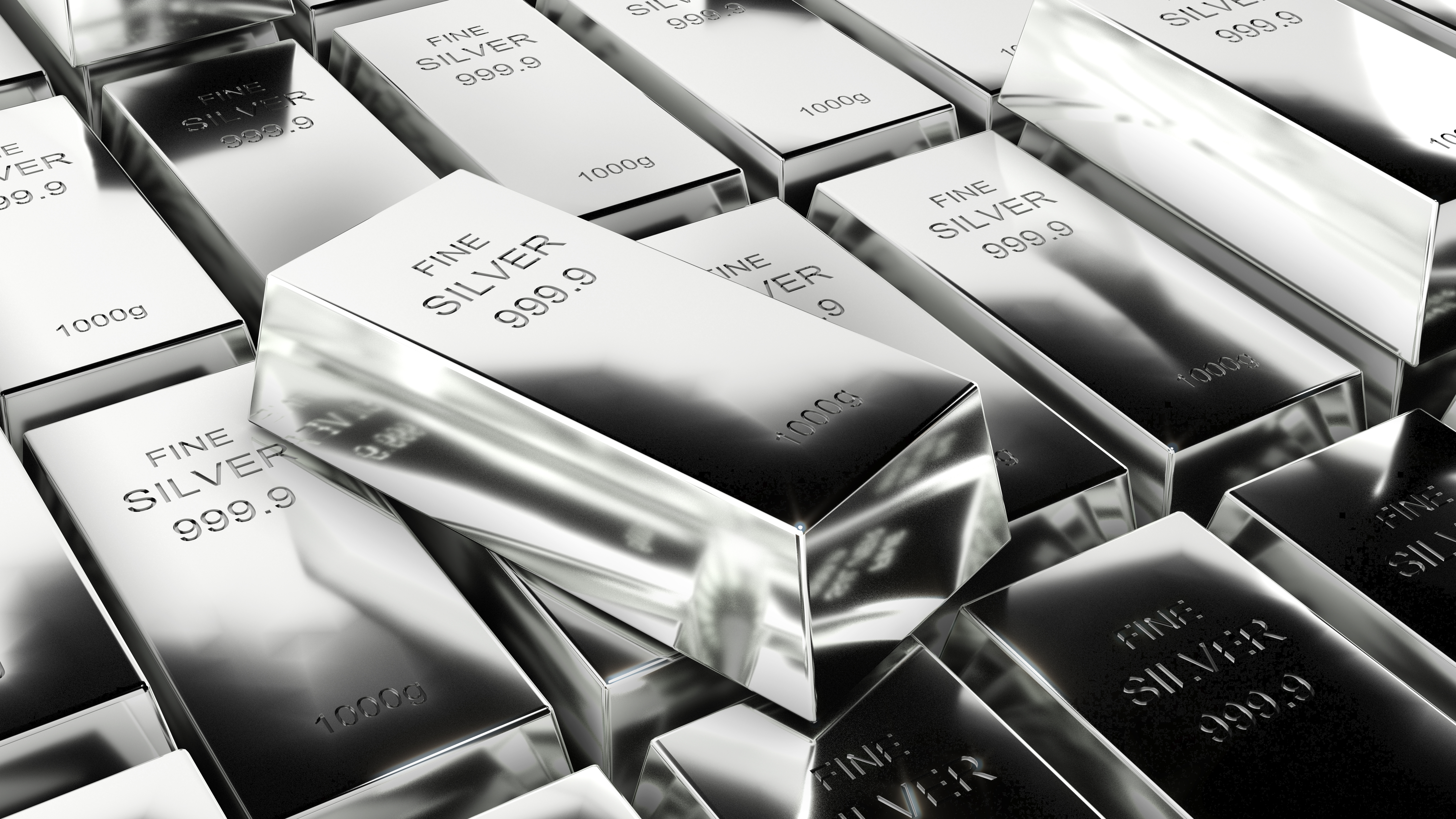 Silver hits record high of Rs 1.40 lakh/kg amid strong global cues