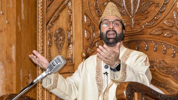 Mirwaiz says barred from offering Friday prayers at Srinagar’s Jama Masjid again