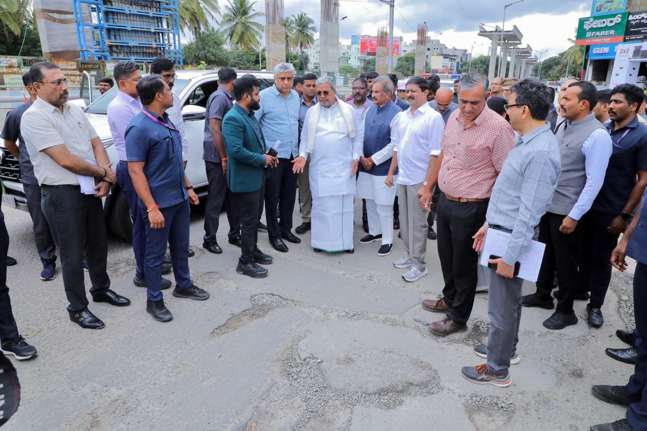 Chief Minister Siddaramaiah during his city rounds on Saturday. PHOTO/CMO