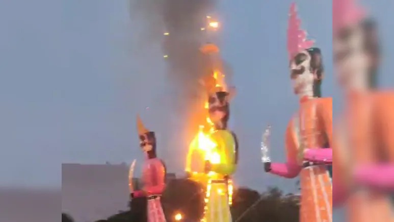Watch: Unidentified man, woman torch Ravana effigy in Bhopal, flee in car; cops begin probe