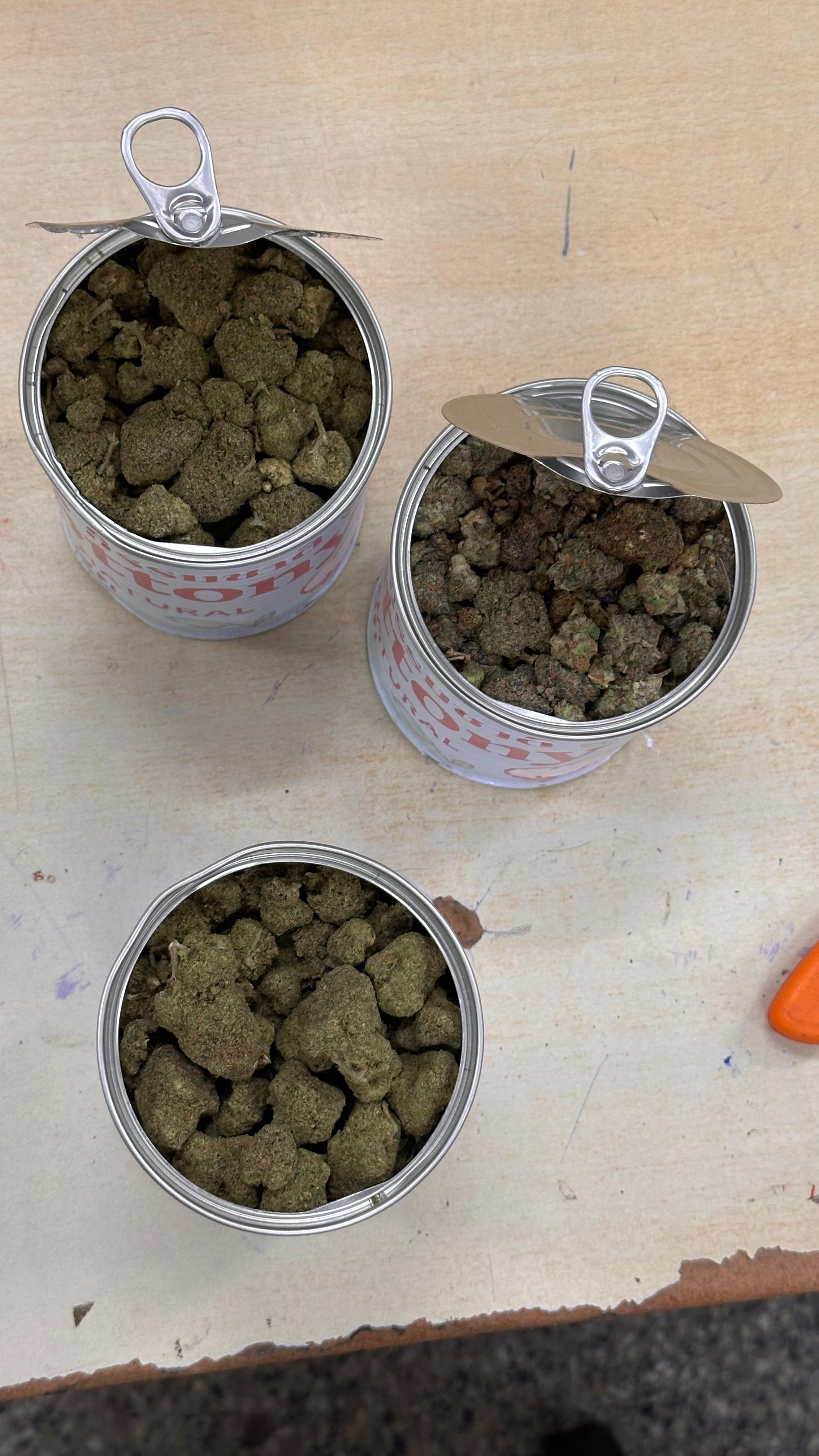 Officers with the Central Crime Branch recovered 1 kg of hydroganja that was packaged as pet food. 