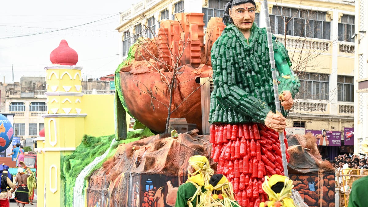 Pourakarmikas keep up clean Mysuru image during Dasara 