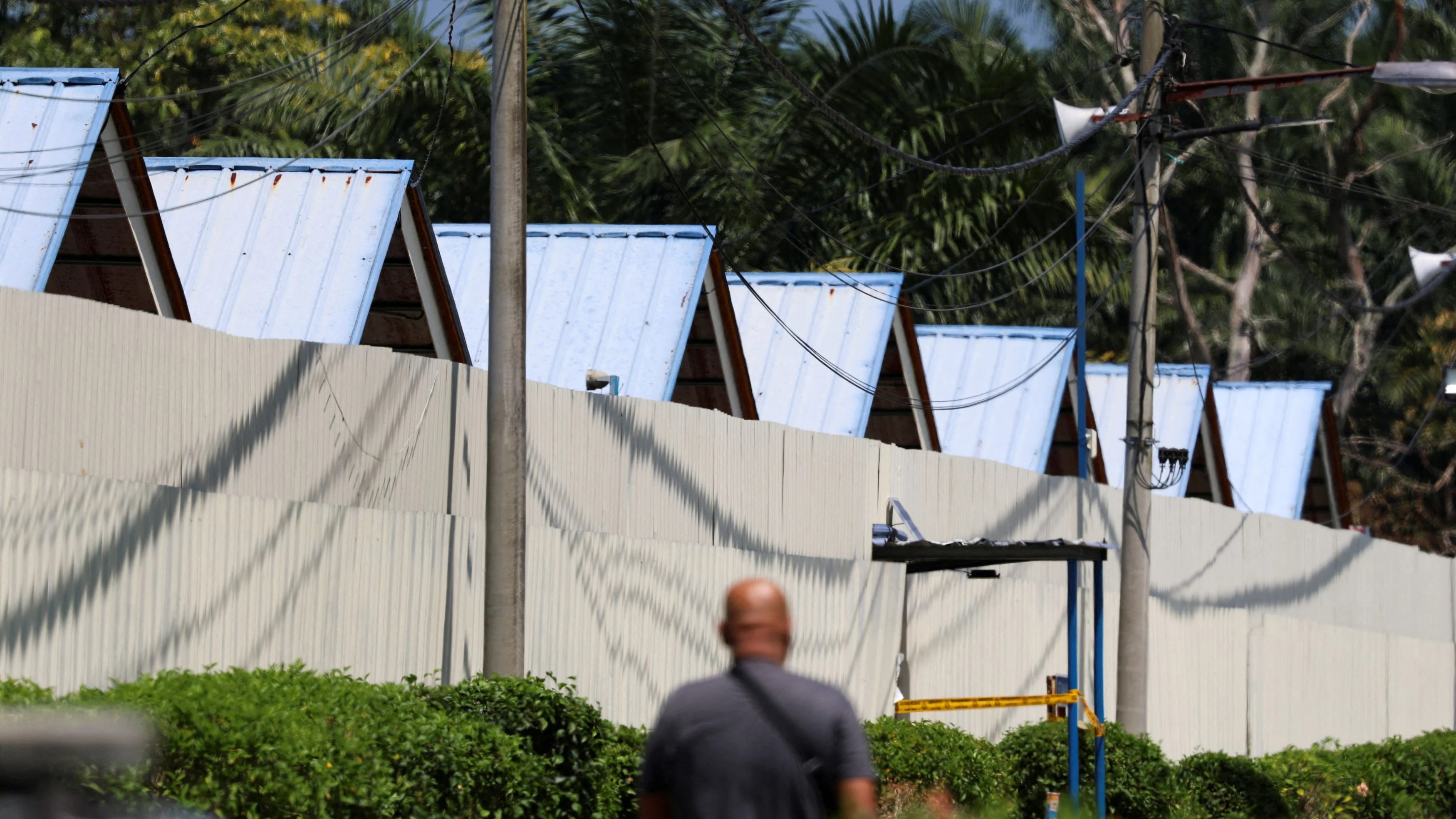 10 illegal Bangladeshi immigrants escape from Tripura detention centre