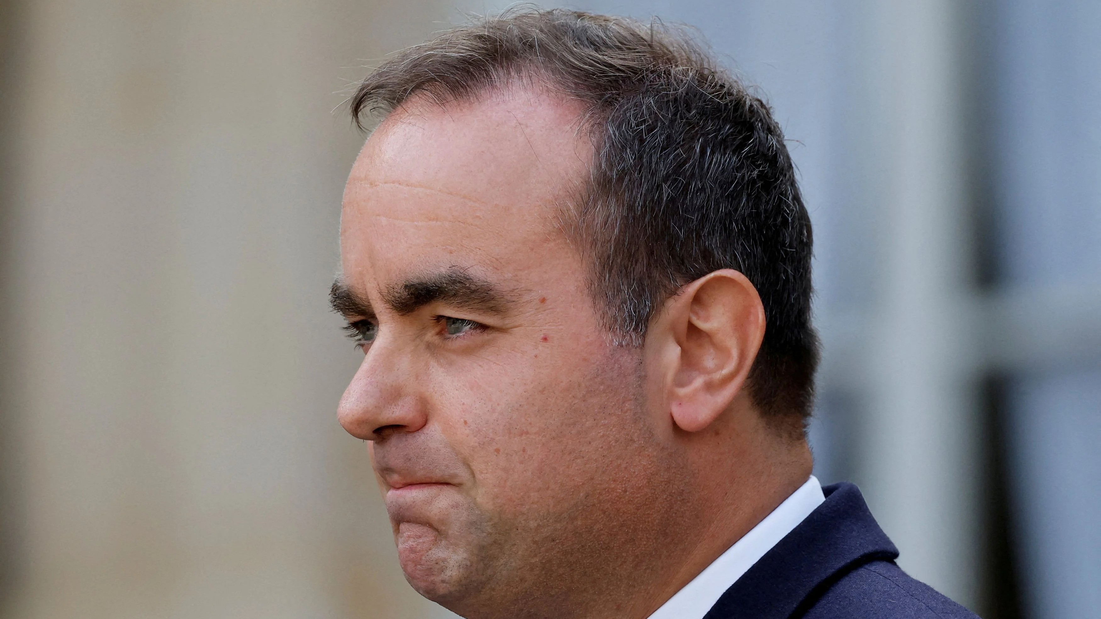 French government quits just hours after being appointed, deepening political crisis