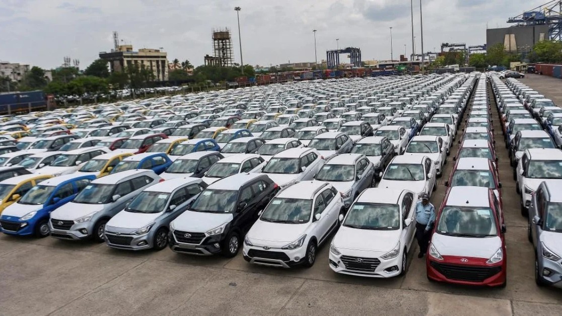 Passenger vehicle retails surge 35% in Navratri period; help sales grow 6% in September