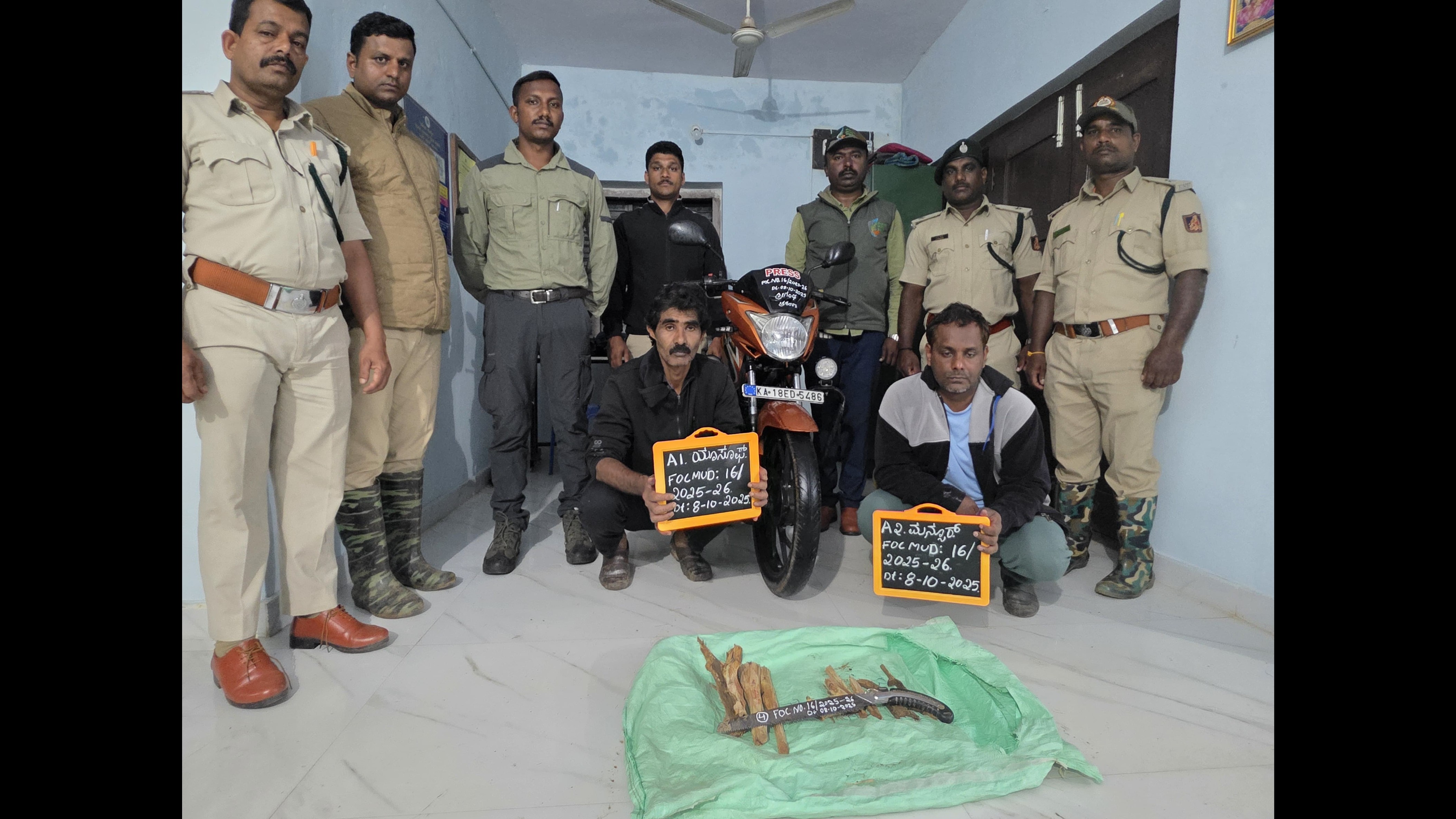 Scribe among two arrested for illegal transportation of sandalwood in Karnataka's Mudigere