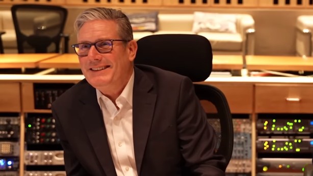 Watch: UK PM Keir Starmer listens to ‘Tujhe Dekha Toh Ye Jana Sanam’ from 'DDLJ'