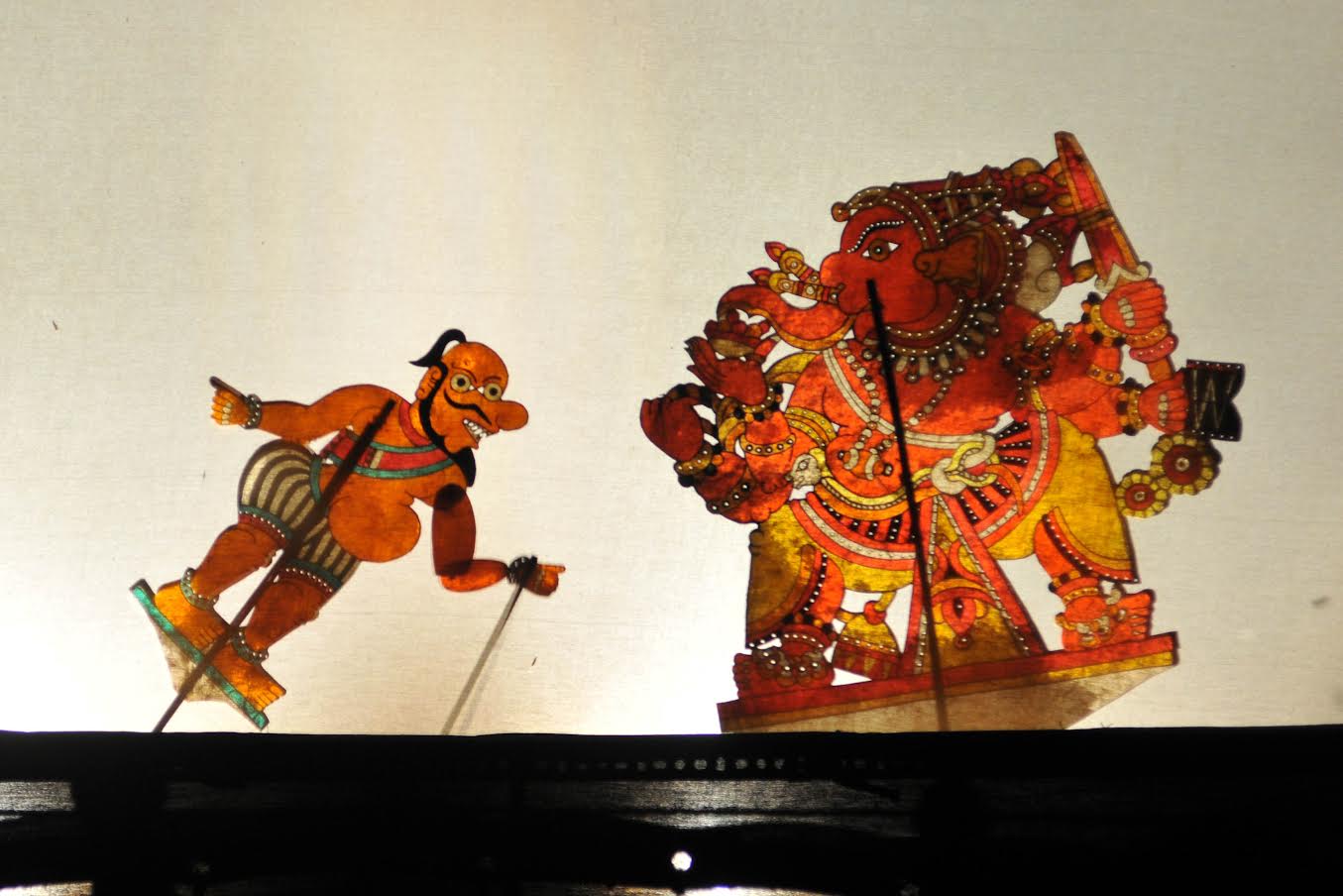 A Togalu Gombeyaata performance typically begins with invocations to deities Ganesha and Saraswati, followed by a humorous exchange between Killekyata and his wife Bangarakka. Then, the central narrative unfolds, often drawn from the Ramayana, Mahabharata, Puranas, or folk tales. 