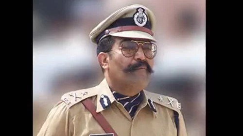 Kerala ex-DGP Rishiraj Singh faces embarrassment after trying to help co-passenger in train