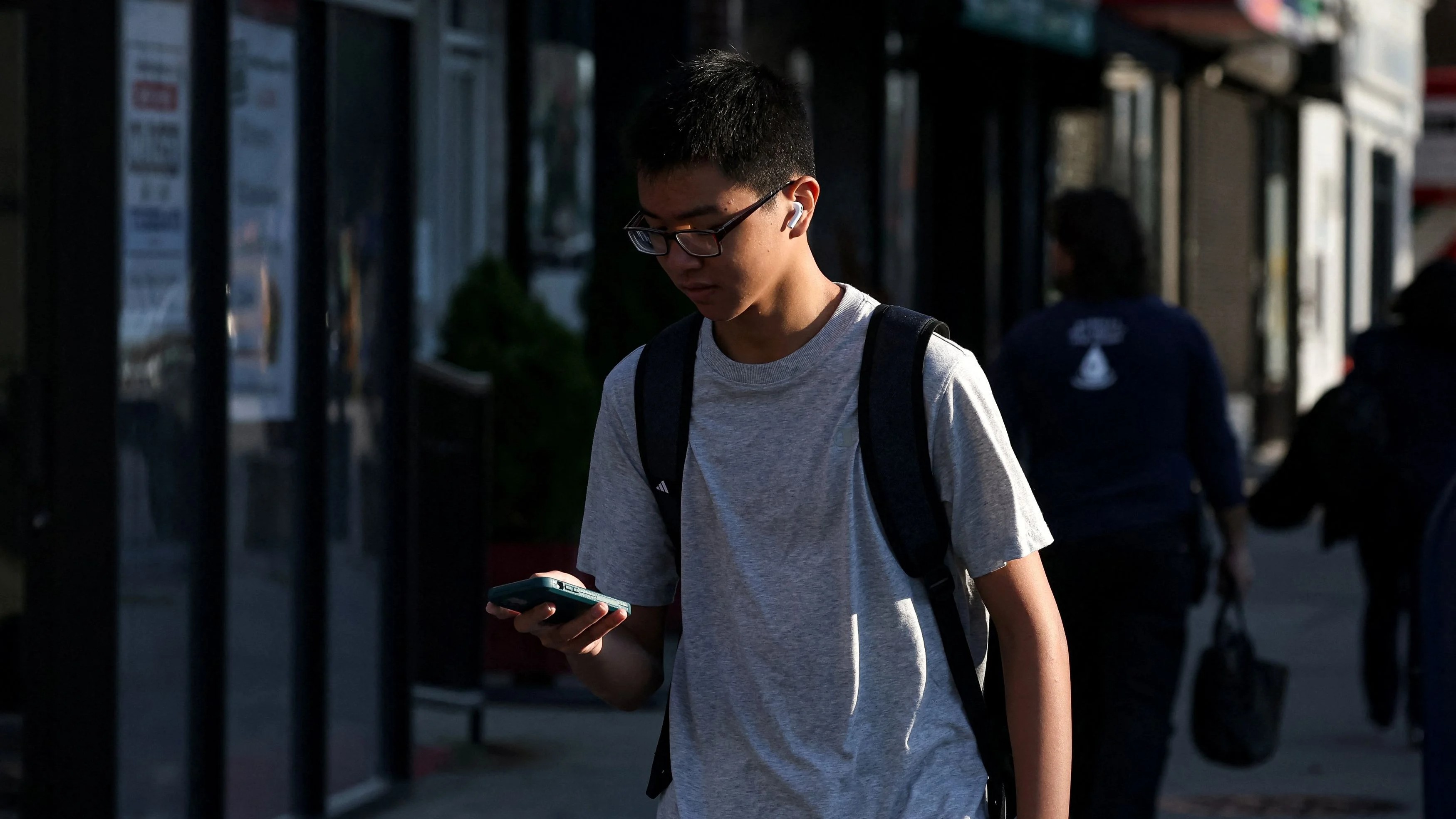 Technology to enforce teen social media ban ‘effective’, trial says, but this is at odds with other evidence