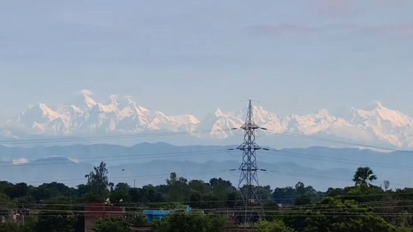 Glimpse of Mount Everest from a clear sky in Bihar town leaves internet in awe