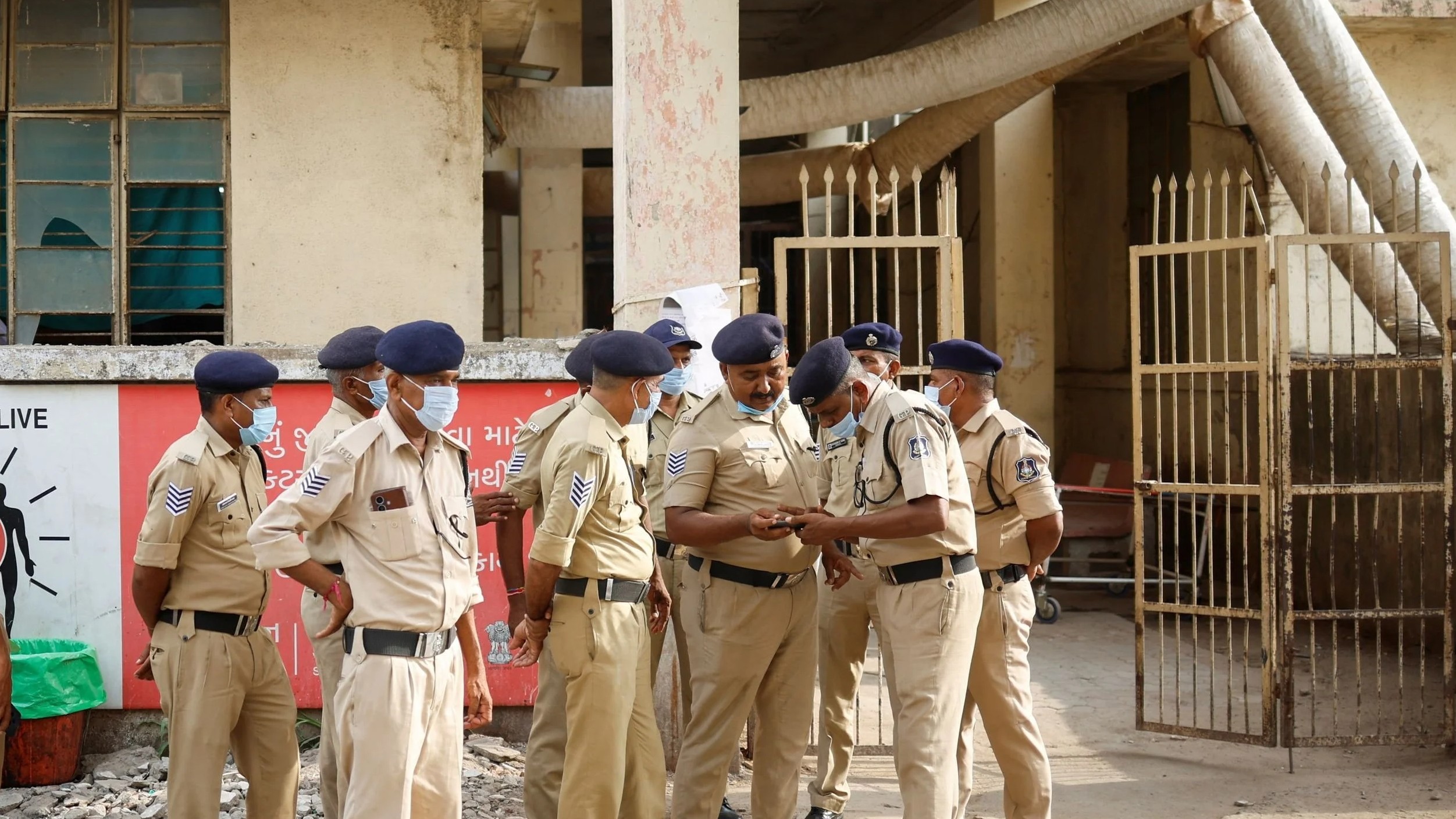 Mob assaults policeman during protest after baby's death in Bengal hospital