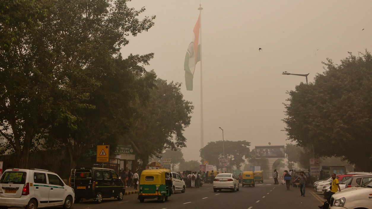 Delhi’s air quality 'very poor' ahead of Diwali, five stations record AQI above 300