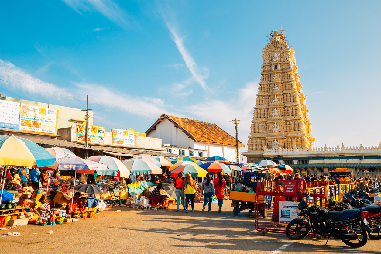 Sri Chamundeshwari Temple and street market in Mysore