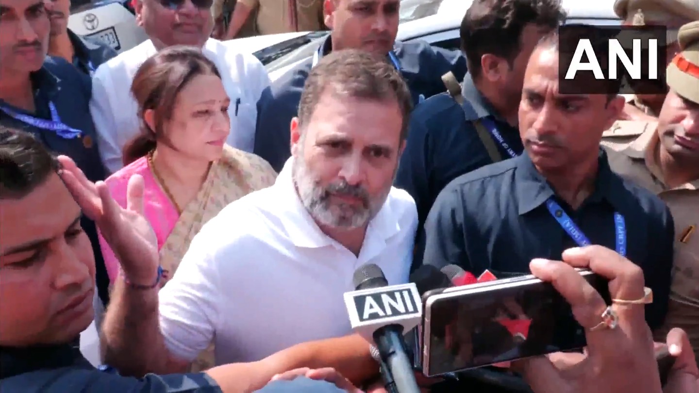 Raebareli lynching case | Rahul Gandhi meets victim's family, says govt threatened them against meeting him