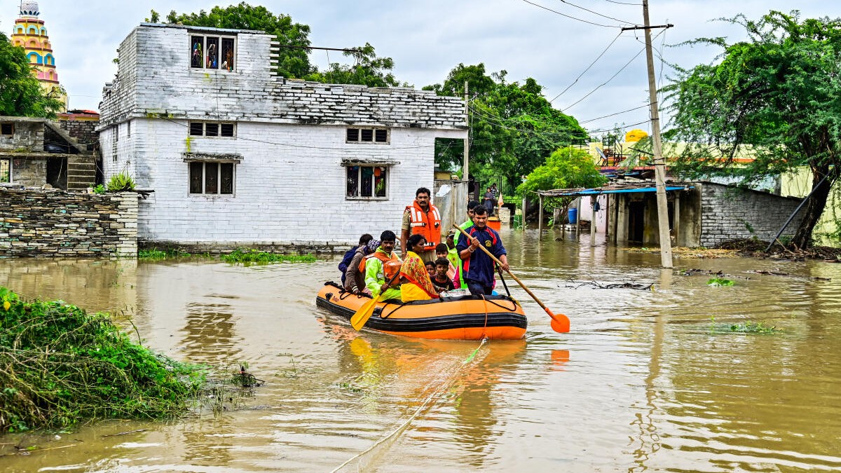 Centre approves Rs 1,950 cr to Karnataka, Maharashtra for flood relief