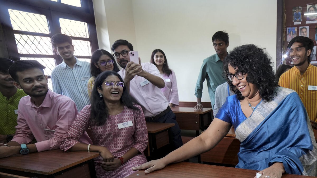 Hindu College alumni body honours Sri Lankan PM Harini Amarasuriya with distinguished award