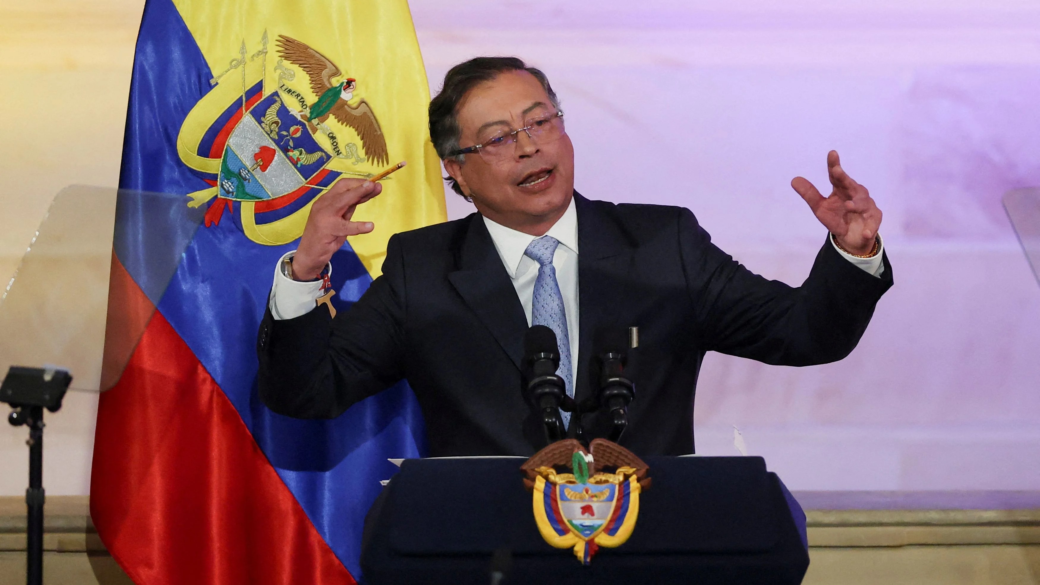 Trump calls Colombian president 'a drug leader', vows end to payments